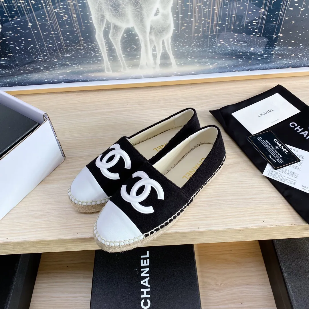 👟👟Ex-factory price 440👟👟 24s new color Chanel ✈️2023s spring and summer new fisherman shoes 😍😍Taikoo Hui purchased three pairs of original development 🐂🐂with purchasing white double-layer outer packaging 🤩Original one-to-one shipment ❗️❗️Code number: 34-42 (34 41 42 customized)